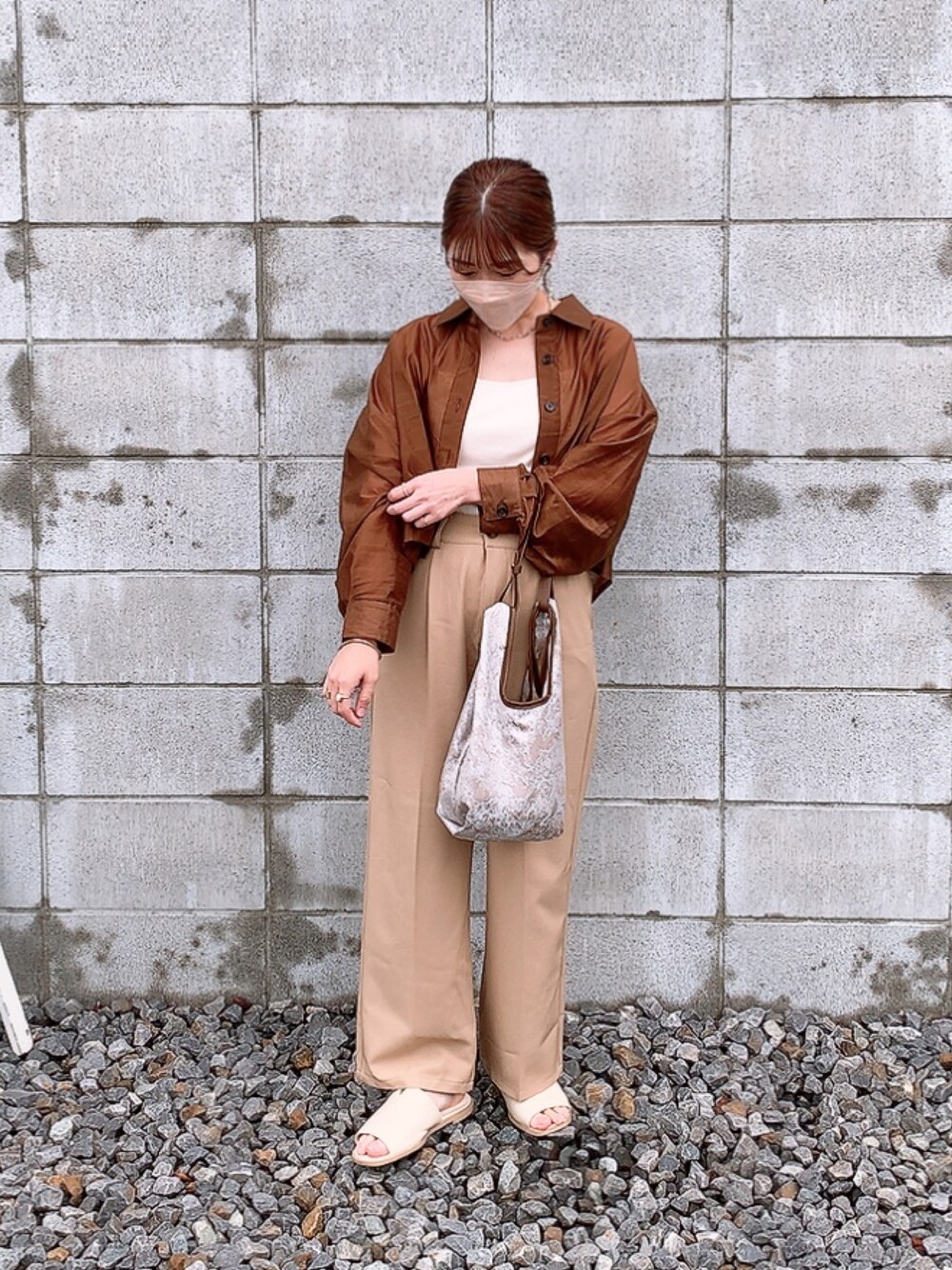 「シャツスタイル、シャツコーデ、淡色コーデ、淡色女子、ママコーデ、低身長コーデ、しまむら、talbyyumi、プチプラコーデ、淡色カジュアル、しまむらコーデ、大人カジュアル、ootd、おしゃれさんと繋がりたい、プチプラ」｜「NICE CLAUPのアイテム（バッグ、ブラウン系）」を使った、haruさん（レディース・149cm）の春コーディネートの1枚目の写真