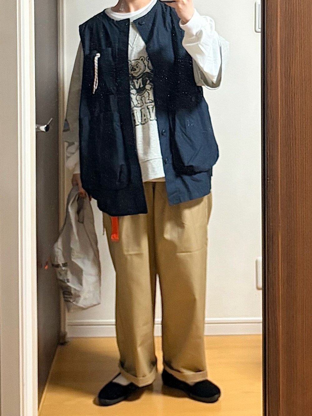 ボーイズシルエットポケベストを使った人気ファッションコーディネート