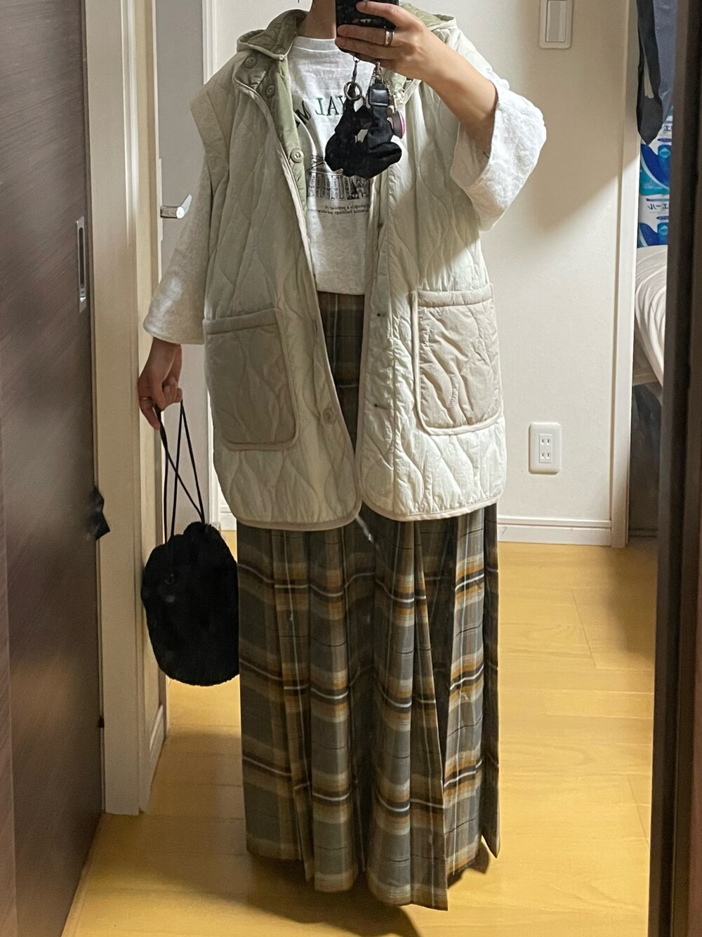 「秋服、チェック、カジュアルガーリー」｜「studio CLIPのチェックプリーツスカート（スカート、その他）」を使った、machikoさん（レディース・155cm）の秋コーディネートの1枚目の写真