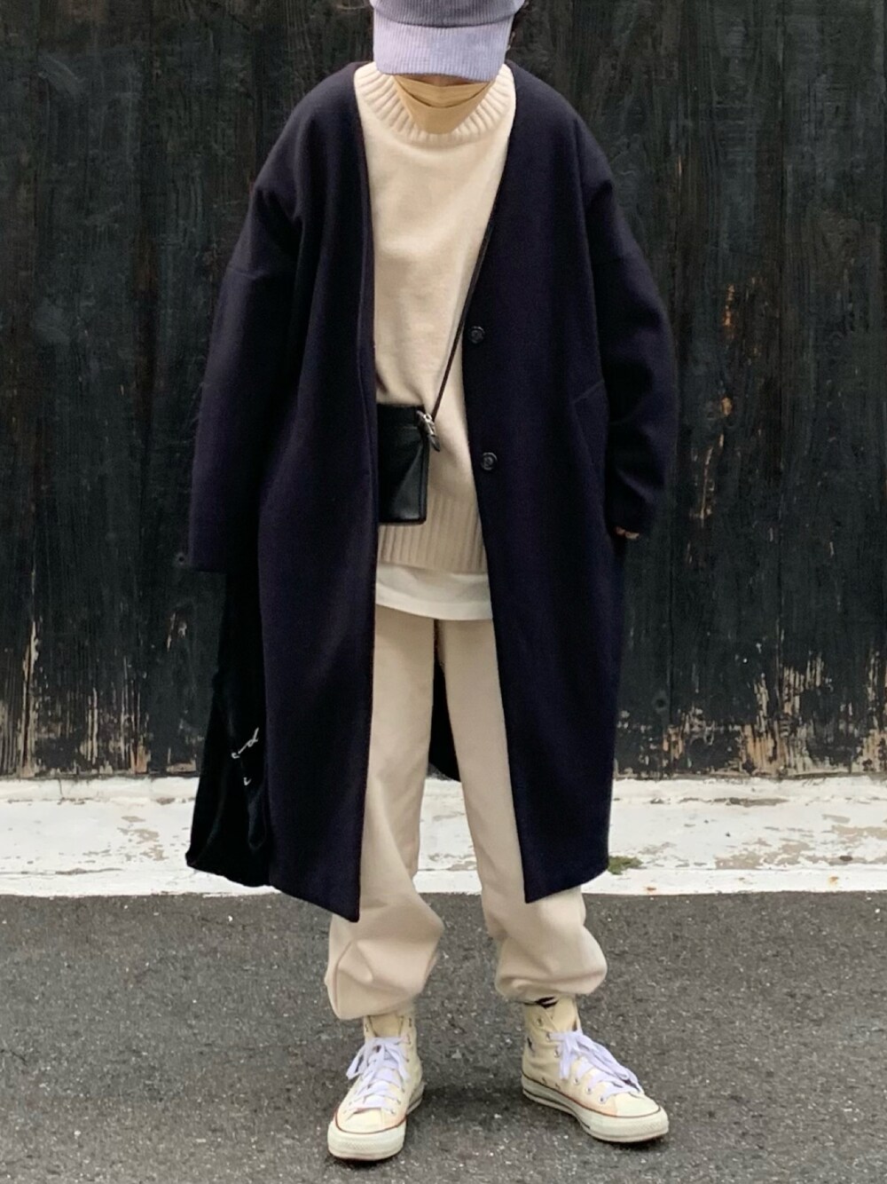 「UNIQLO、スウェットパンツ、楽チンコーデ、リラックススタイル」｜「CONVERSEのCONVERSE/ALL STAR 100 COLORS HI（スニーカー、ベージュ系）」を使った、machikoさん（レディース・155cm）の冬コーディネートの1枚目の写真