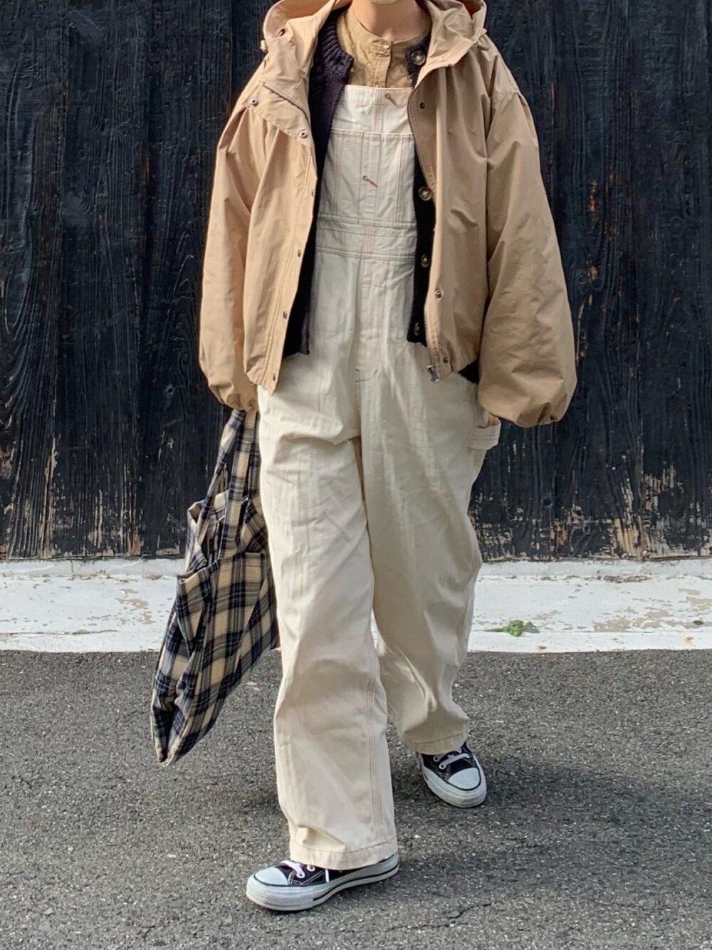「カジュアル、秋服、カーディガン、オーバーオール」｜「BEAUTY&YOUTH UNITED ARROWSのBY オンブレチェック ポータブルトートバッグ ∴（トートバッグ、ベージュ系）」を使った、machikoさん（レディース・155cm）の秋コーディネートの1枚目の写真