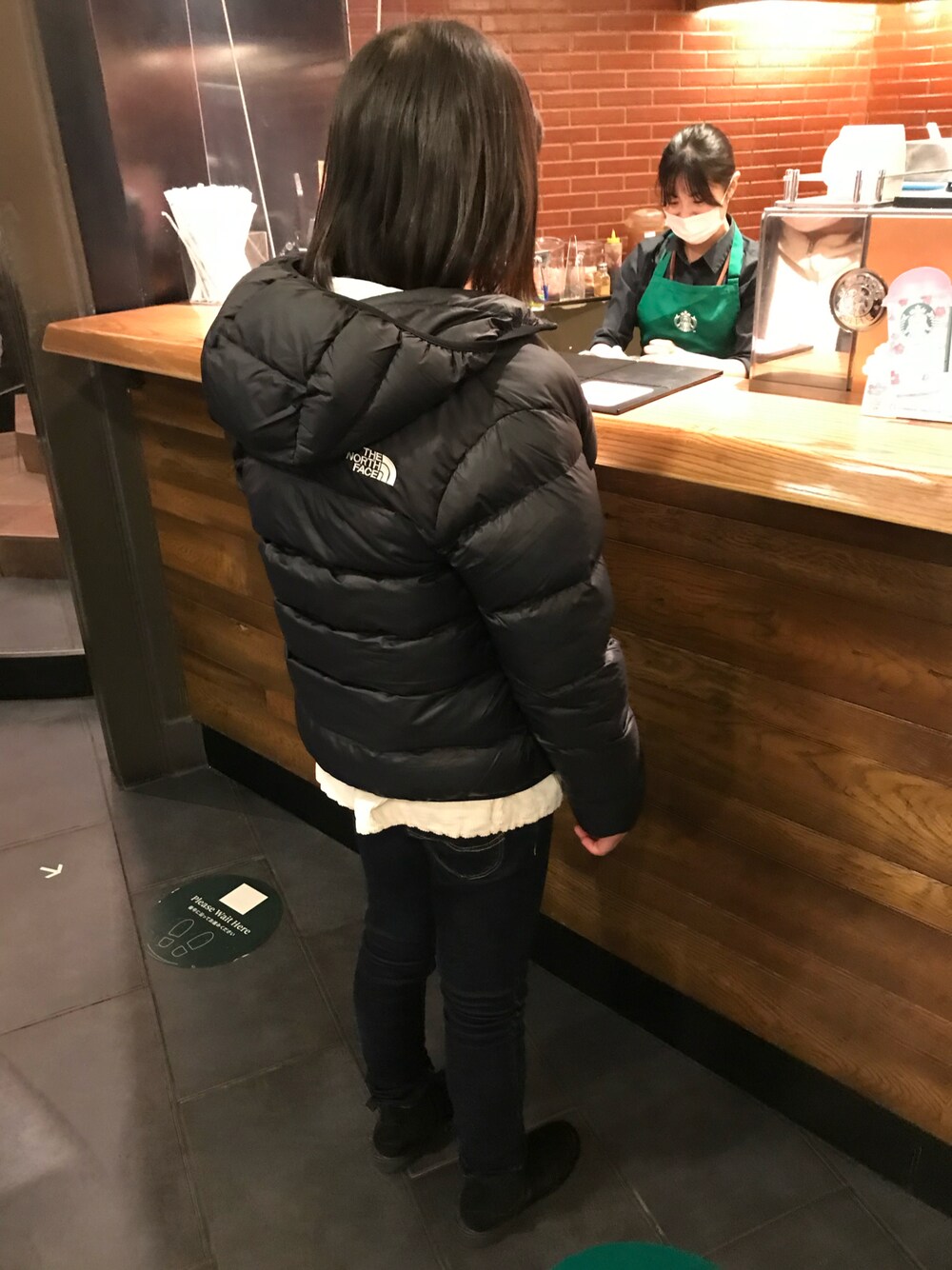「THE NORTH FACEのアイテム（ジャケット/アウター、ブラック系）」を使った、Miyu-mさん（キッズ・153cm）の冬コーディネートの1枚目の写真