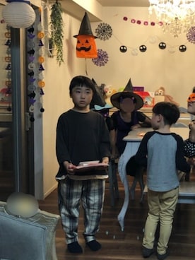 「BREEZE（ブリーズ）のアイテム（チノパンツ）」を使った、konaさん（キッズ・120cm）の秋コーディネート