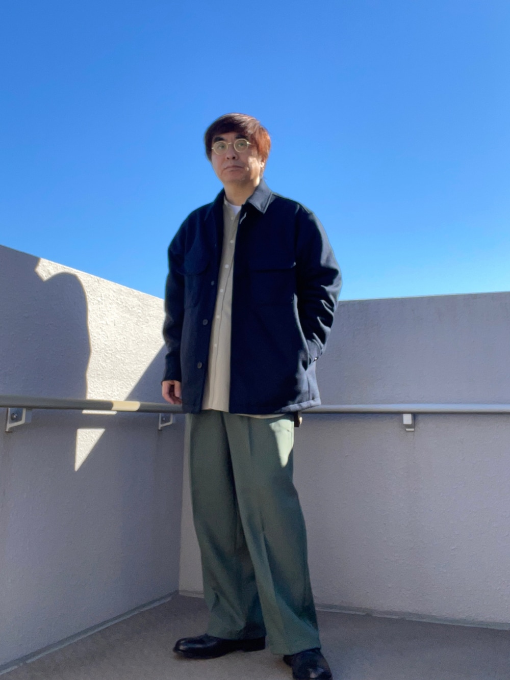 「バギーパンツ、シャツジャケット、バンドカラーシャツ」｜「UNIQLOのアイテム（その他アウター、ブルー系）」を使った、Taka＠TeamSixtiesさん（メンズ・169cm）の冬コーディネートの1枚目の写真
