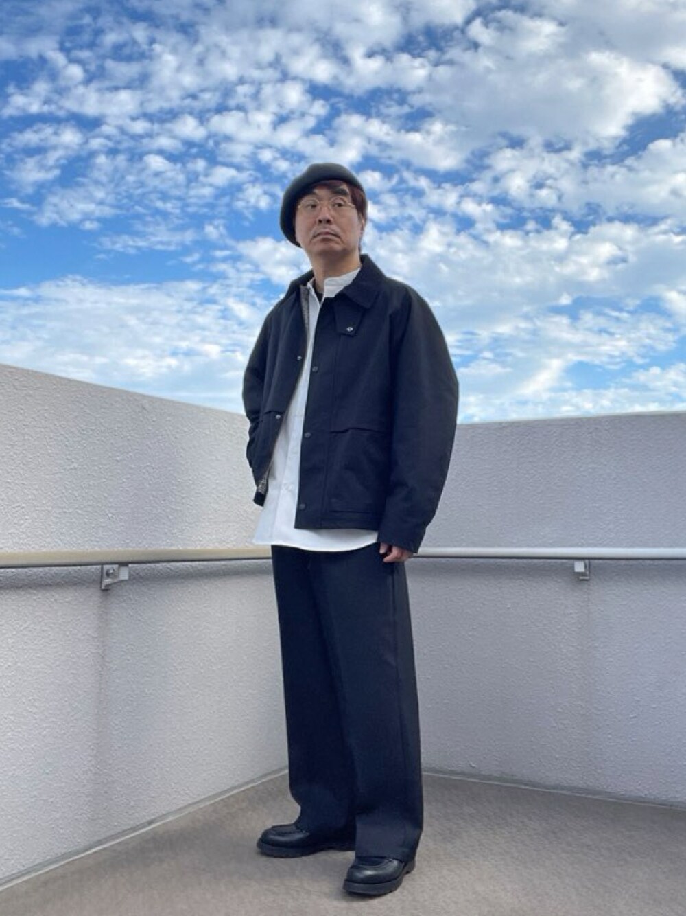 「バギーパンツ、バンドカラーシャツ、ベレー帽、バブアー、クレマン」｜「UNIQLOのアイテム（その他アウター、ブラック系）」を使った、Taka＠TeamSixtiesさん（メンズ・169cm）の秋コーディネートの1枚目の写真
