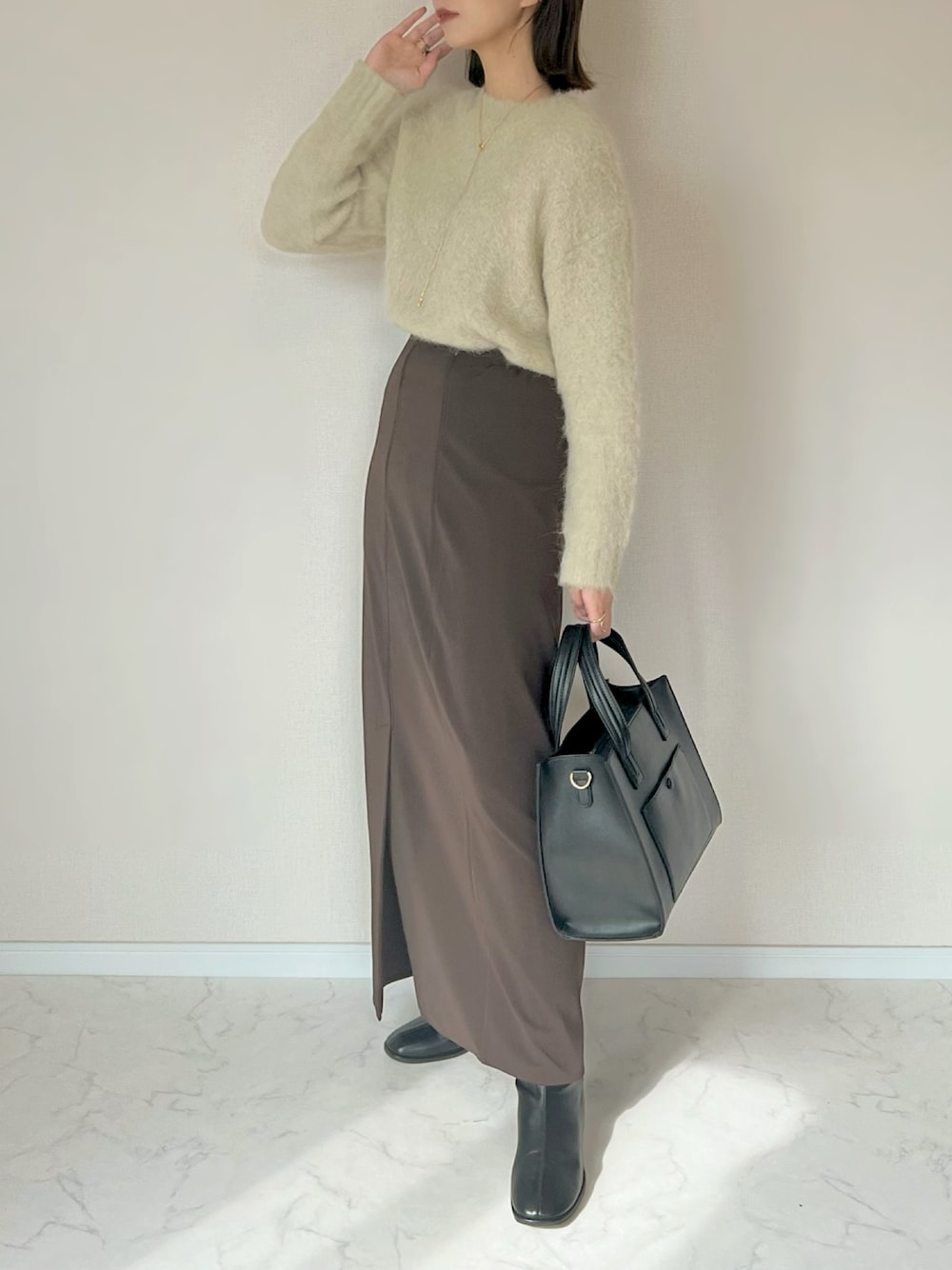 「きれいめコーディネート、アルパカニット、ニット、カラーニット、タイトスカート、ロングスカート、ショートブーツ、グリーン、グリーンニット、トートバッグ、PR、NATURAL BEAUTY BASIC、ナチュラルビューティーベーシック」｜「NATURAL BEAUTY BASICのアルパカ混起毛ニット（ニット/セーター、グリーン系）」を使った、haru さん（レディース・162cm）の秋コーディネートの1枚目の写真