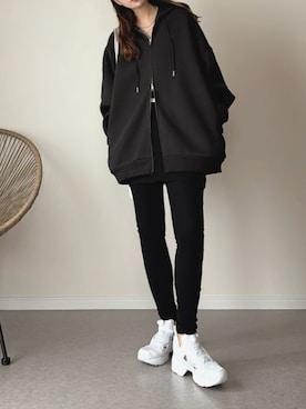 「LEPSIM（レプシィム）のパフエアZIPBIGフーディー　582465（パーカー、ブラック系）」を使った、haru さん（レディース・162cm）の春コーディネート