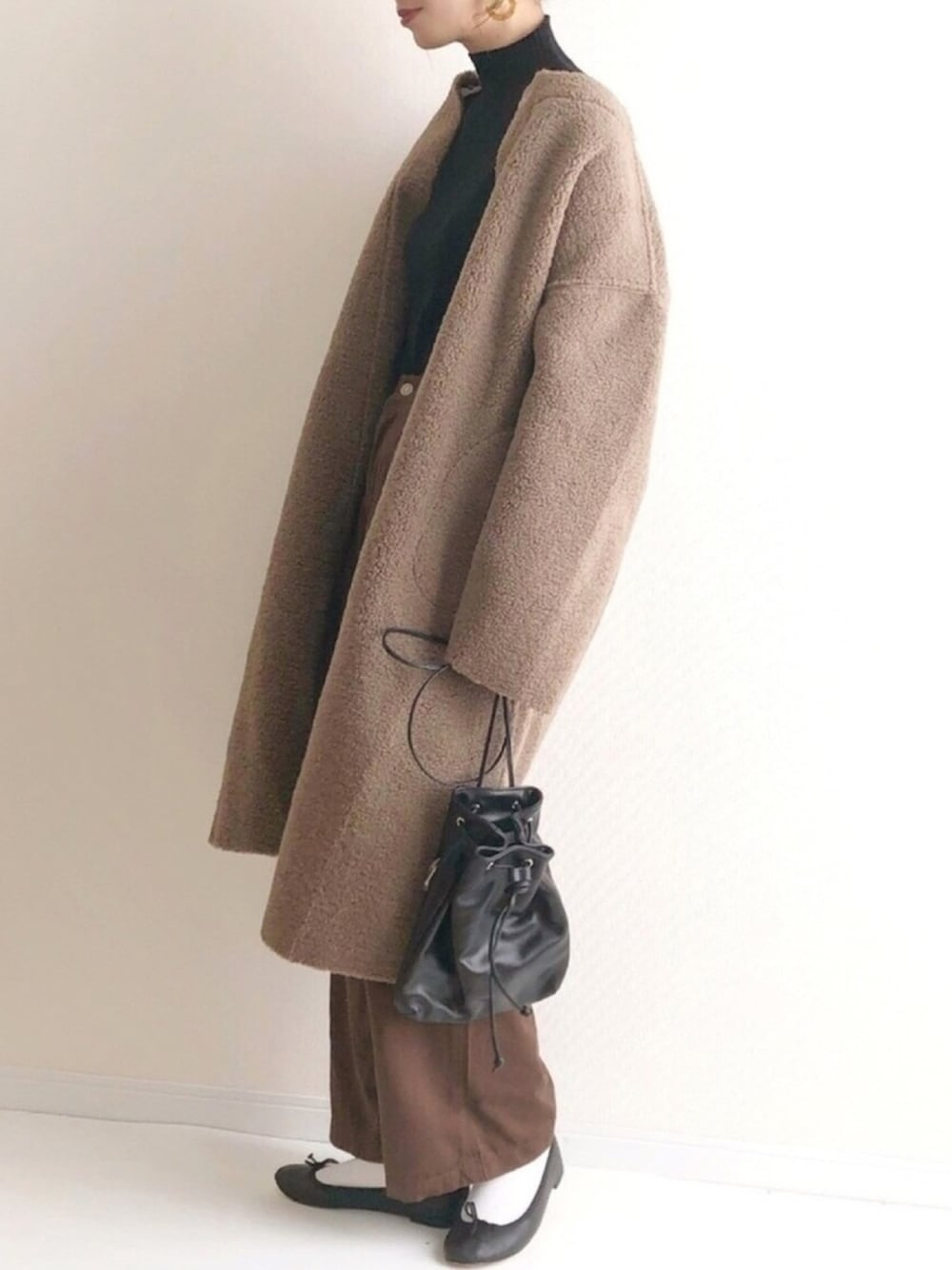「ボアコート、タートルネック、マルチサイズ、オトナ女子、オトナカジュアル、dholic、JOURNAL STANDARD relume、バレエシューズ」｜「JOURNAL STANDARD relumeのボトルネック リブプルオーバー（ニット/セーター、ブラック系）」を使った、haru さん（レディース・161cm）の秋コーディネートの1枚目の写真