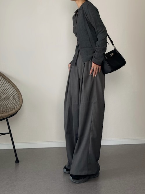 「 hellam(へラム)のTRツイルウエストタックパンツ(スラックス)」を使った、haru さん(レディース・162cm)の秋コーディネート