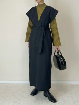「アイテム（ジャンパースカート、ブラック系）」を使った、haru さん（レディース・162cm）の秋コーディネート