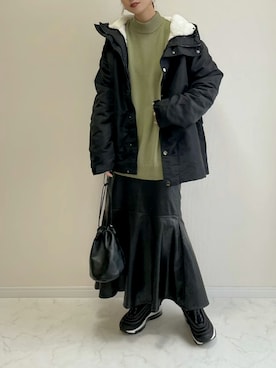「レザースカート」｜「アイテム（マウンテンパーカー）」を使った、haru さん（レディース・162cm）の冬コーディネート