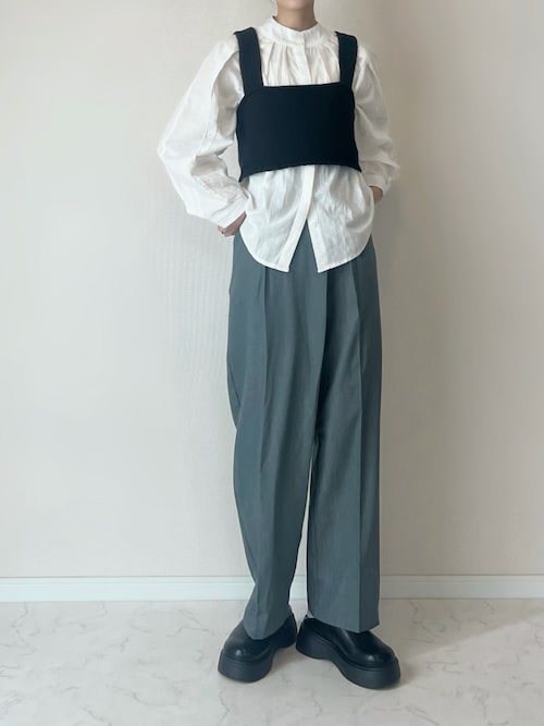 「select MOCA by son(セレクトモカバイソン)の2023 SS バックスリットリラックスビスチェ(ベスト)」を使った、haru さん(レディース・162cm)の秋コーディネート
