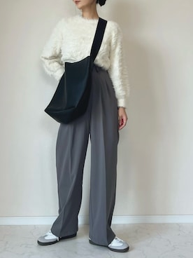 「フェザー」｜「アイテム（スニーカー）」を使った、haru さん（レディース・162cm）の秋コーディネート