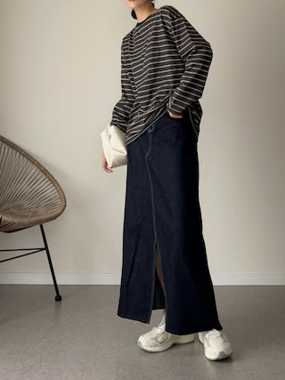 「YENNA(イェンナ)の【 YENNA Original Jeans 】クロスデザインスリットデニムスカート(デニムスカート)」を使った、haru さん(レディース・162cm)の秋コーディネート