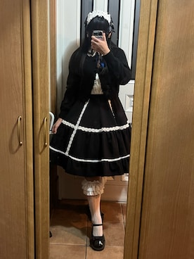 「アイテム（ヘアアクセサリー、ブラック系）」を使った、川芝ミツルさん（レディース・166cm）の春コーディネート