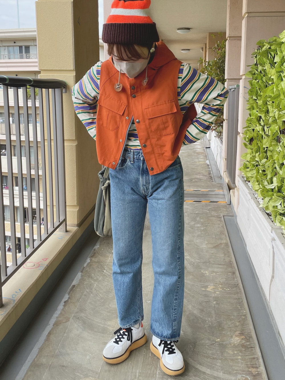 「秋コーデ、SIERRA DESIGNS、BEAMS BOY、orslow、Onitsuka Tiger、DELECITY、ベストコーデ、デニムコーデ」｜「BEAMS BOYのINFIELDER DESIGN × BEAMS BOY / ポン ニット ワッチキャップ（ニットキャップ/ビーニー、ブラウン系）」を使った、Yucarinさん（レディース・158cm）の秋コーディネートの1枚目の写真