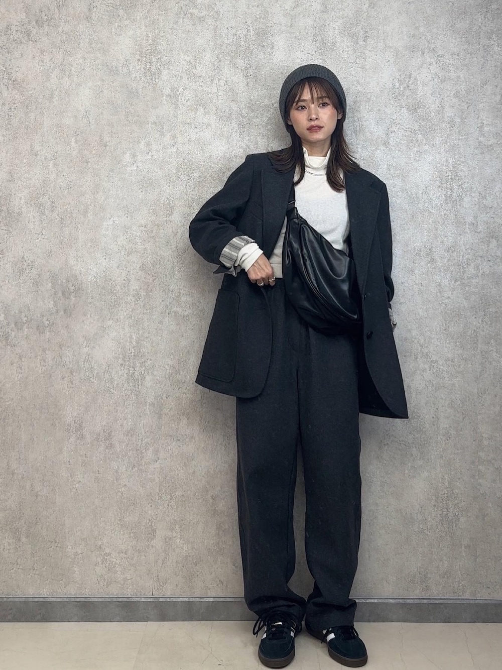 「秋冬コーデ、ビーニー、アディダス、adidas、シンプルスタイル、セットアップ、ジャケット、yunco_de、153cm、低身長」｜「Ungridのリブ編みニット帽（ニットキャップ/ビーニー、ホワイト系）」を使った、yunさん（レディース・153cm）の秋コーディネートの1枚目の写真