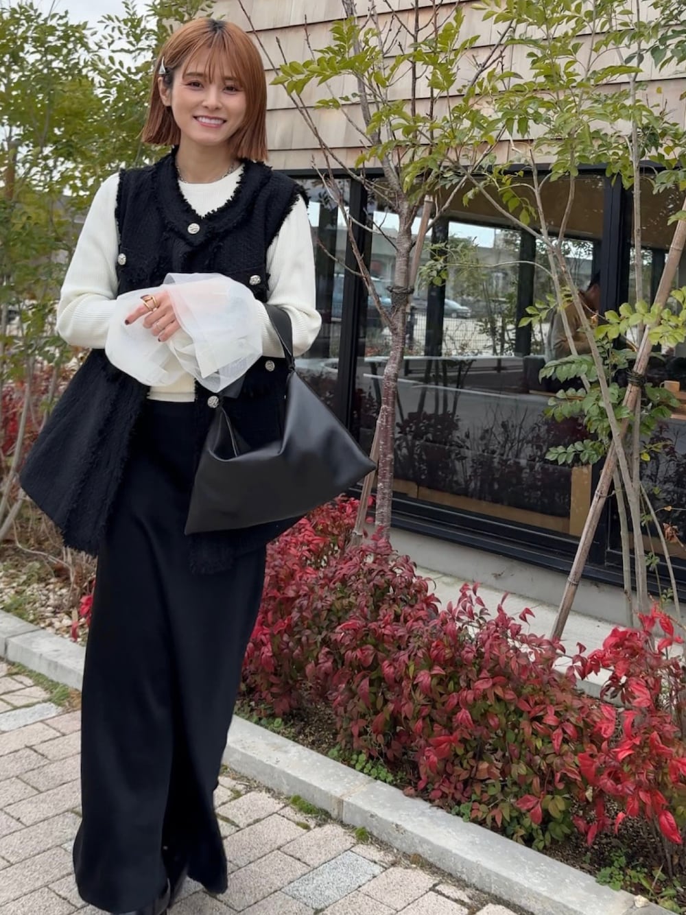 「休日スタイル、大人カジュアル、参観日コーデ、卒業式コーデ、入学式コーデ、オケージョンスタイル」｜「Re:EDITの[2024SS PRE ORDER]チュールカフスリブニットトップス（ニット/セーター、ホワイト系）」を使った、yunさん（レディース・153cm）の冬コーディネートの1枚目の写真