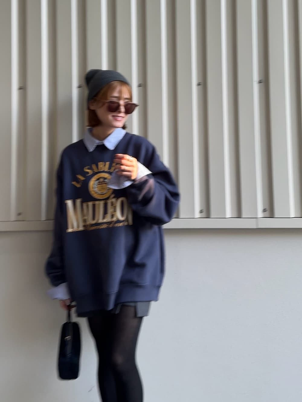 「ファッションを楽しもう、スウェットコーデ、ビーニー、yunco_de、153cm、低身長、シャツスタイル、レイヤードスタイル」｜「Aunt Marie'sの【ロングセラー！】オーバーサイズベーシックルーズシャツ（シャツ/ブラウス、ブルー系）」を使った、yunさん（レディース・153cm）の秋コーディネートの1枚目の写真