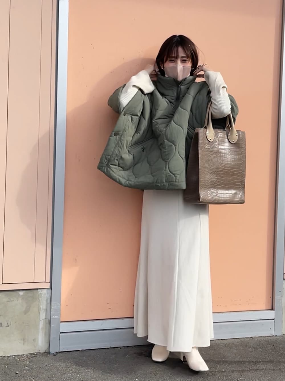 「大人カジュアル、GRL、yunくろ、yunclo、yunco_de、マーメイドスカート、POUTOJOURU、ビッグシルエット」｜「GRLのマーメイドロングスカート（スカート、ホワイト系）」を使った、yunさん（レディース・153cm）の冬コーディネートの1枚目の写真