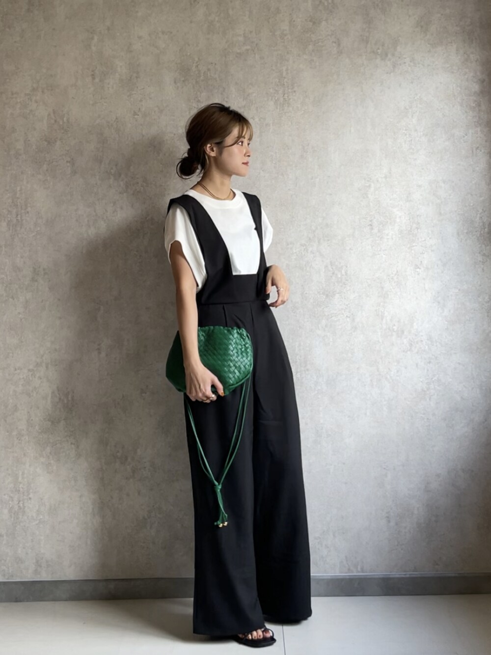 「オトナカジュアル、ラクチンコーデ、ロンパース、GRL、BOTTEGA VENETA、オトナ女子」｜「GRLのワイドオールインワン（つなぎ/オールインワン、ブラック系）」を使った、yunさん（レディース・153cm）の夏コーディネートの1枚目の写真