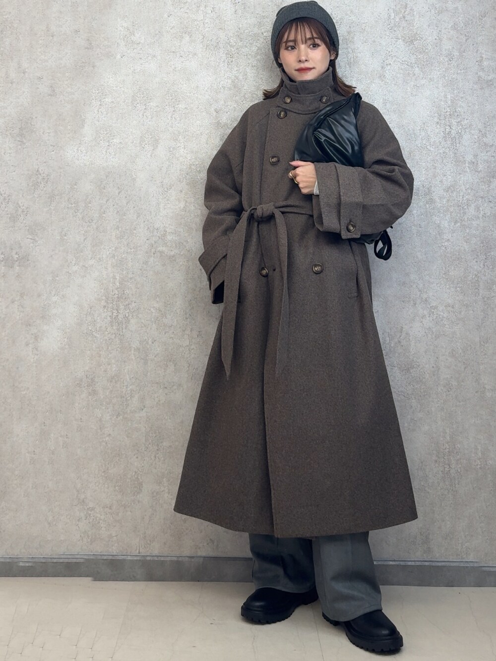 「ファッションを楽しもう、大人カジュアル、秋冬コーデ、クリスマスに着たい服、ロングコート、yunco_de、153cm」｜「tiptopの【web限定カラー・Lサイズあり】スタンドカラートレンチコート（チェスターコート、ブラウン系）」を使った、yunさん（レディース・153cm）の秋コーディネートの1枚目の写真