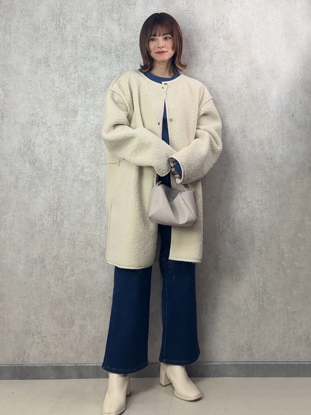 「服とコスメでなりたい自分に、オトナ女子、リエディ、yunco_de、休日スタイル、着回しコーデ、低身長、ショートブーツ」｜「Re:EDITのリバーシブルボアムートンミドル丈コート（ムートンコート、ホワイト系）」を使った、yunさん（レディース・153cm）の冬コーディネートの1枚目の写真
