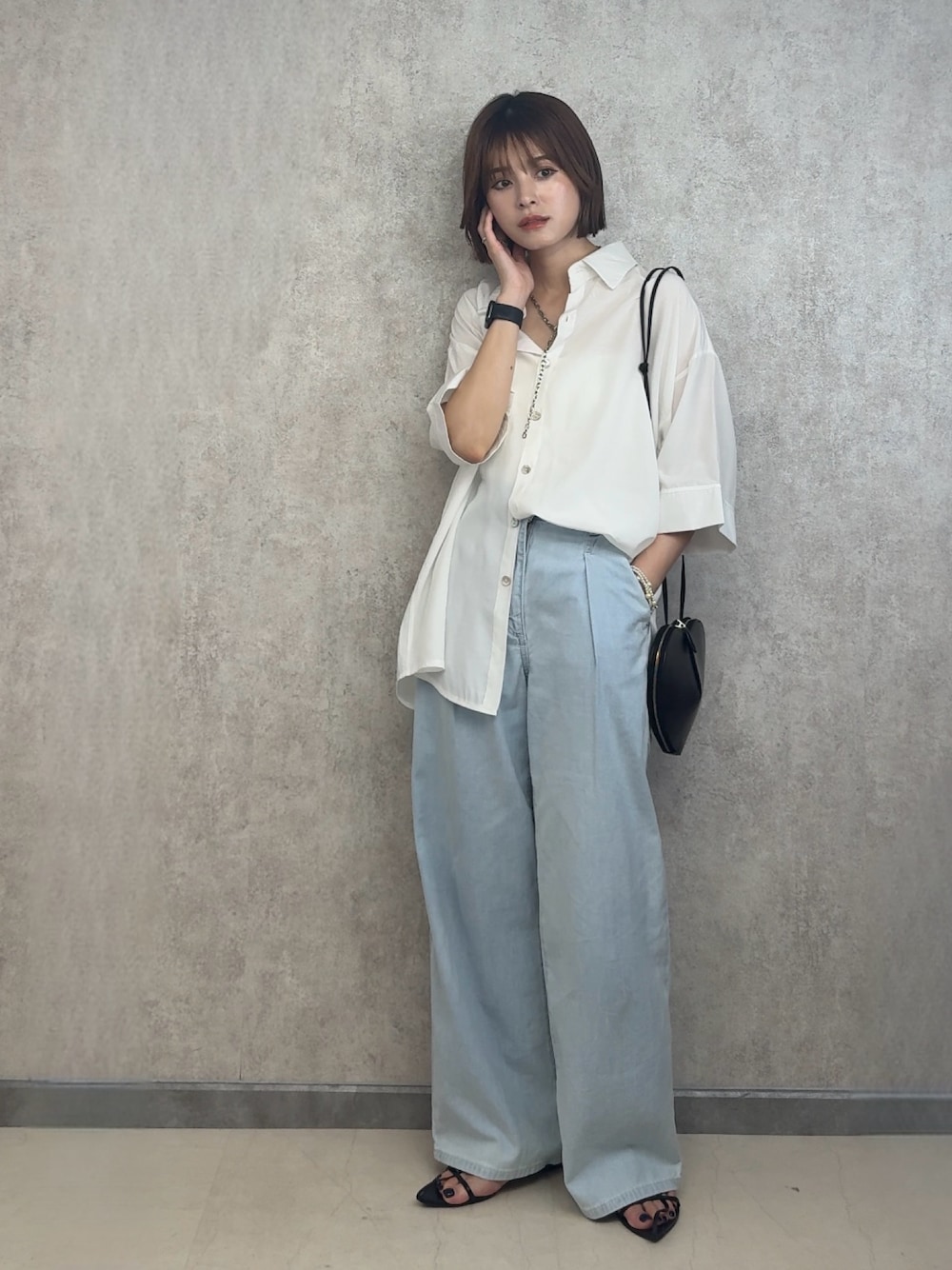 「レイヤードスタイル、シャツスタイル、バレッタ、BARRETTA」｜「BARRETTAのバッグボタンシャツ（シャツ/ブラウス、ホワイト系）」を使った、yunさん（レディース・153cm）の夏コーディネートの1枚目の写真