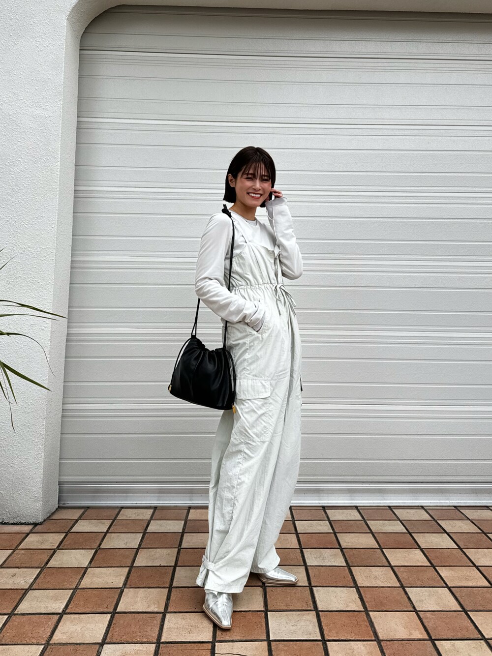 「似合うラボに行こう、休日スタイル、ラクチンコーデ、春服、サロペット、オールインワン、アングリッド」｜「Ungridのミリタリールーズサロペット（つなぎ/オールインワン、グレー系）」を使った、yunさん（レディース・153cm）の春コーディネートの1枚目の写真