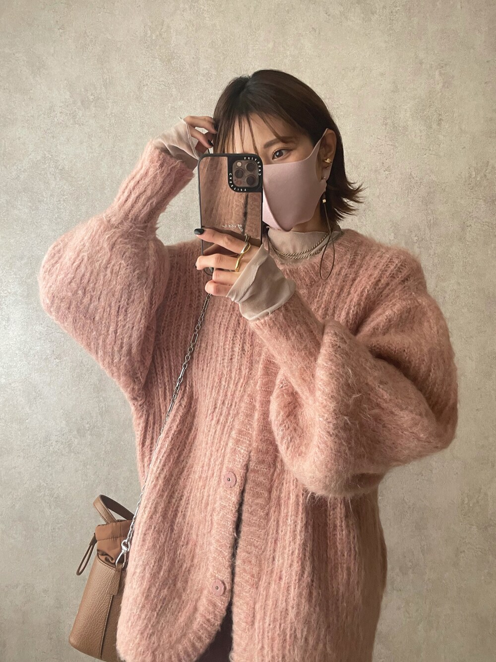 「秋服、カジュアルコーデ、パステルマスク、クラネ、カーディガン」｜「cross marcheの【PASTEL MASK /パステルマスク パステルマスク 天然オイル配合 肌にしっとり 洗って使える3Ｄマスク（マスク、ブラウン系）」を使った、yunさん（レディース・153cm）の秋コーディネートの1枚目の写真