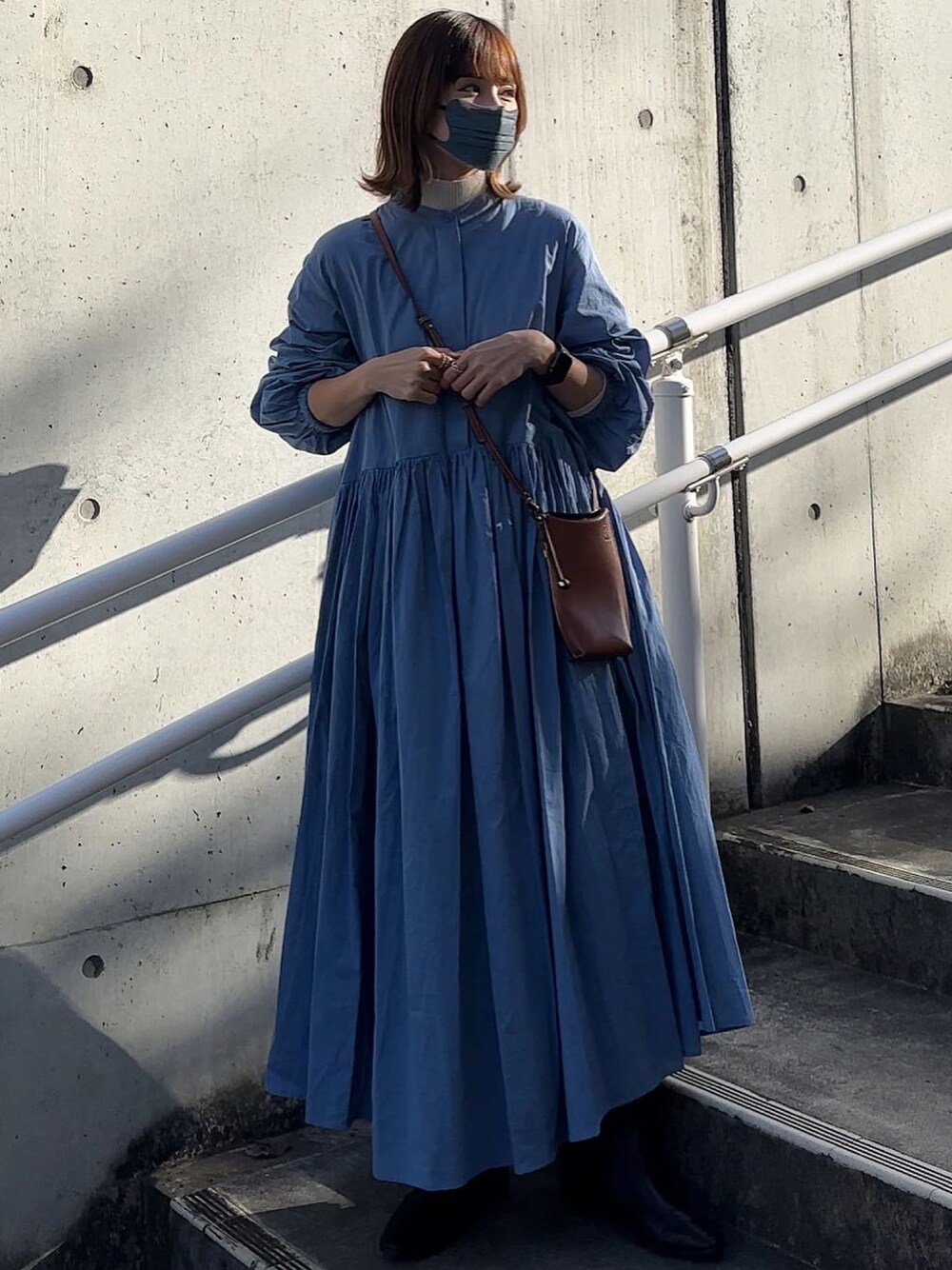 「ラクチンコーデ、低身長、153cm、大人カジュアル、yunco_de、お洒落さんとつながりたい」｜「BEARDSLEYのギャザーワンピース：オールシーズンアイテム（ワンピース、ブルー系）」を使った、yunさん（レディース・153cm）の冬コーディネートの1枚目の写真