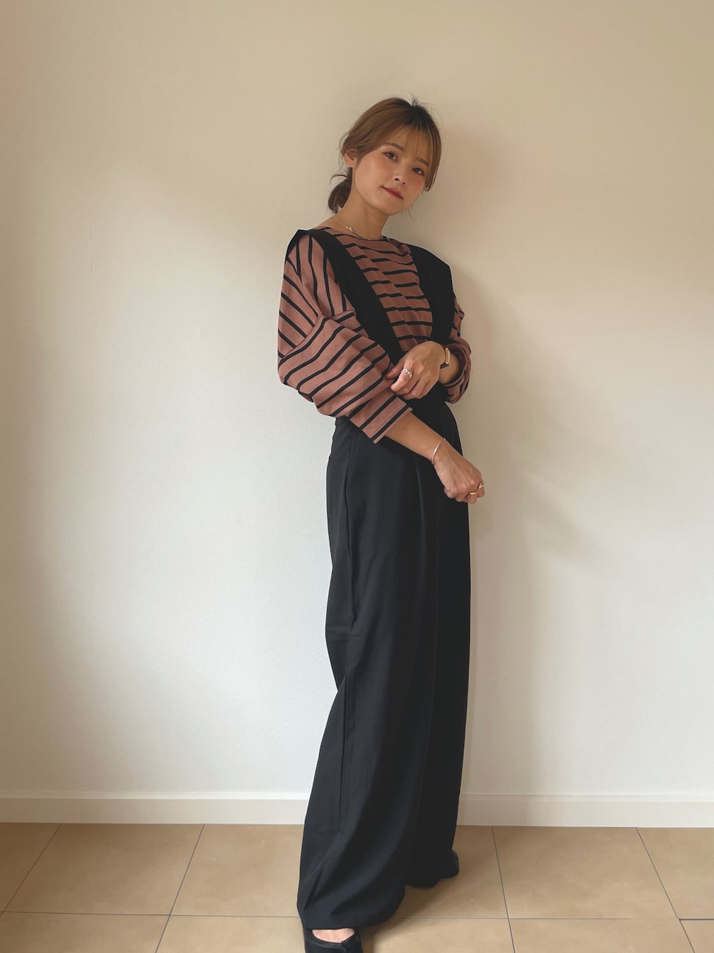 「大人カジュアル、大人かわいい、GRL、ボーダートップス、アベイル」｜「GRLのワイドオールインワン（つなぎ/オールインワン、ブラック系）」を使った、yunさん（レディース・153cm）の夏コーディネートの1枚目の写真