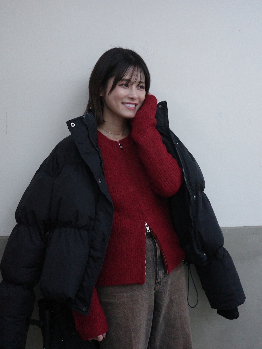 「BARRETTA、バレッタ、153cm、赤ニット、yunco_de」｜「BARRETTAのハイネックパテッドジャケット（ブルゾン、ブラック系）」を使った、yunさん（レディース・153cm）の秋コーディネートの1枚目の写真