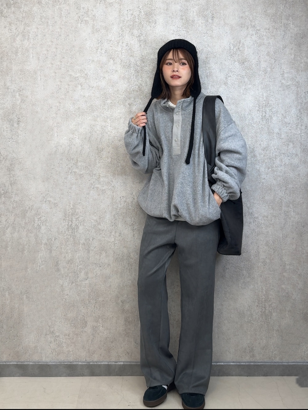 「ファッションを楽しもう、秋冬コーデ、フライトニットキャップ、153cm、yunco_de」｜「CANAL JEANのEl mar(エルマール) "UR"刺繍フリースプルオーバー（スウェット、グレー系）」を使った、yunさん（レディース・153cm）の秋コーディネートの1枚目の写真