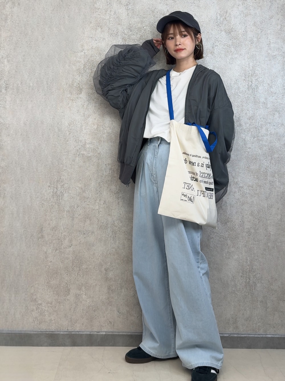 「春服コーデ、シンプルスタイル、チュール、153cm」｜「tiptopのチュールレイヤードBIGブルゾン（ブルゾン、グレー系）」を使った、yunさん（レディース・153cm）の春コーディネートの1枚目の写真