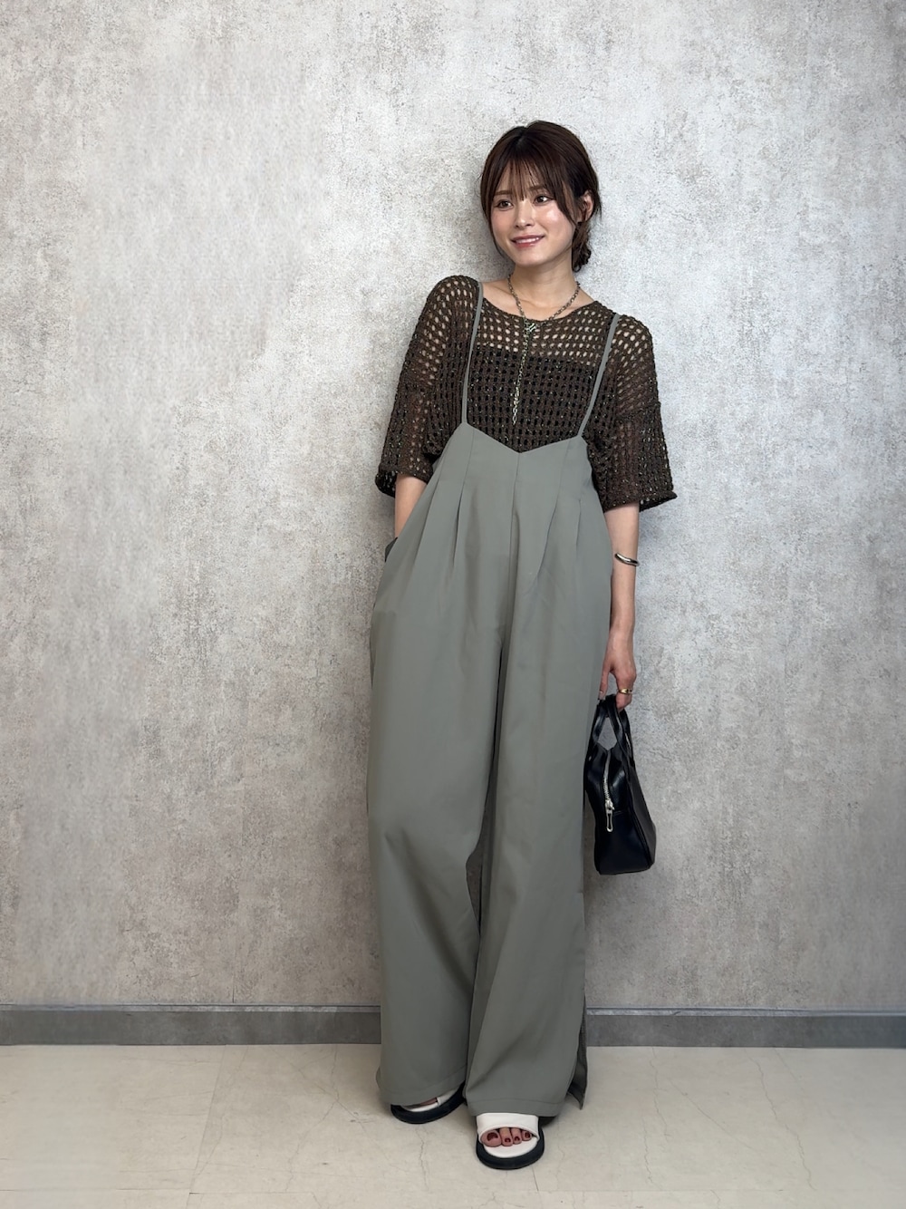 「バレッタ、BARRETTA、サロペット、153cmコーデ」｜「BARRETTAのサロペット（サロペット/オーバーオール、ブラック系）」を使った、yunさん（レディース・153cm）の夏コーディネートの1枚目の写真