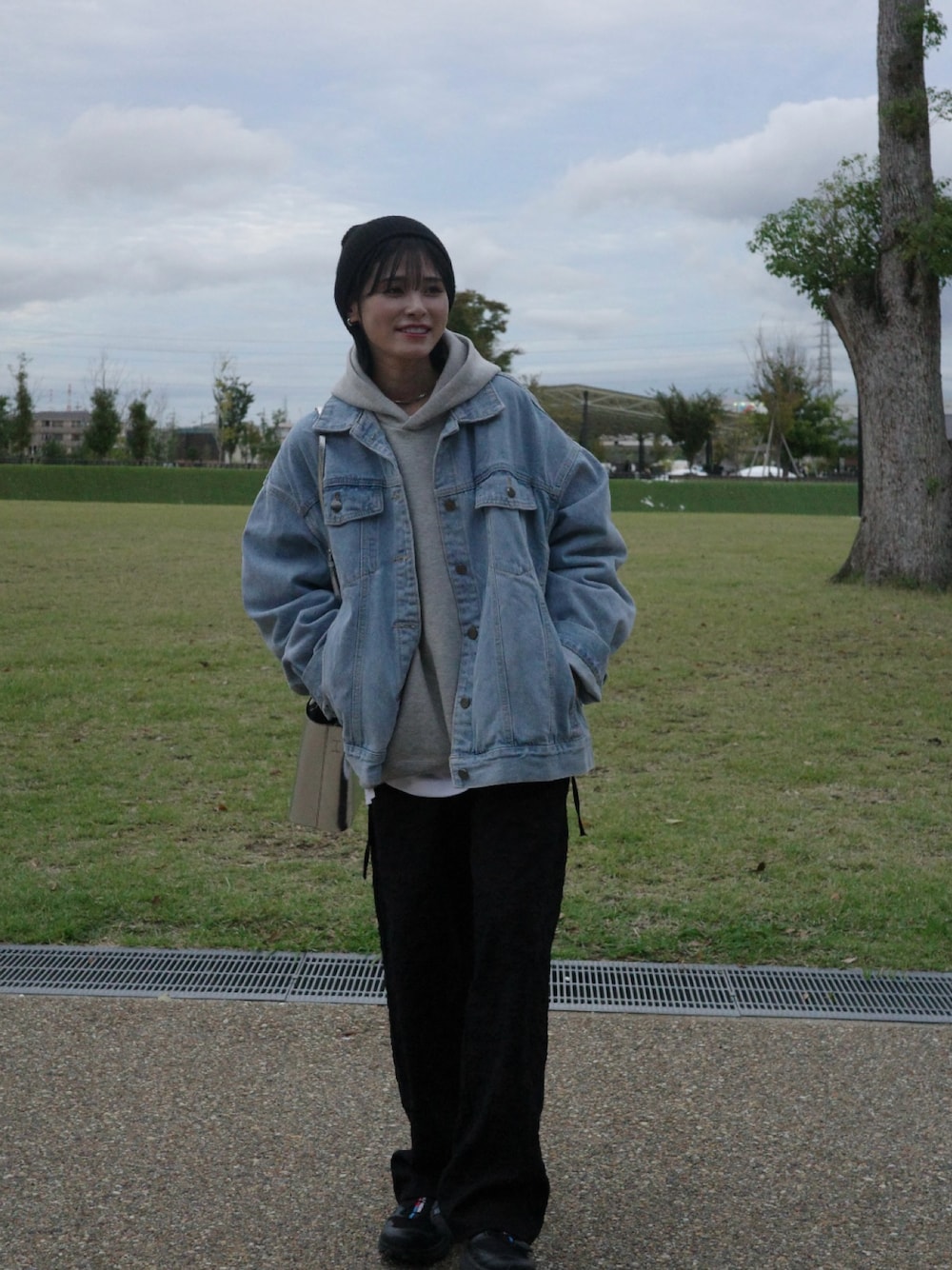 「レイヤードスタイル、パーカー、デニムジャケット、UNIQLO、BARRETTA、バレッタ、yunco_de、153cm」｜「BARRETTAのデニムジャケット（デニムジャケット、ブルー系）」を使った、yunさん（レディース・153cm）の秋コーディネートの1枚目の写真
