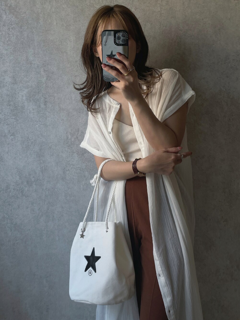 「COOLなこのコが仲間入り、シンプル、オトナカジュアル、Re:EDITbyyun、コンバーストウキョウ、CONVERSE TOKYO、夏」｜「CONVERSE TOKYOのキャンバスバケットバッグ-2（ショルダーバッグ、ホワイト系）」を使った、yunさん（レディース・153cm）の夏コーディネートの1枚目の写真