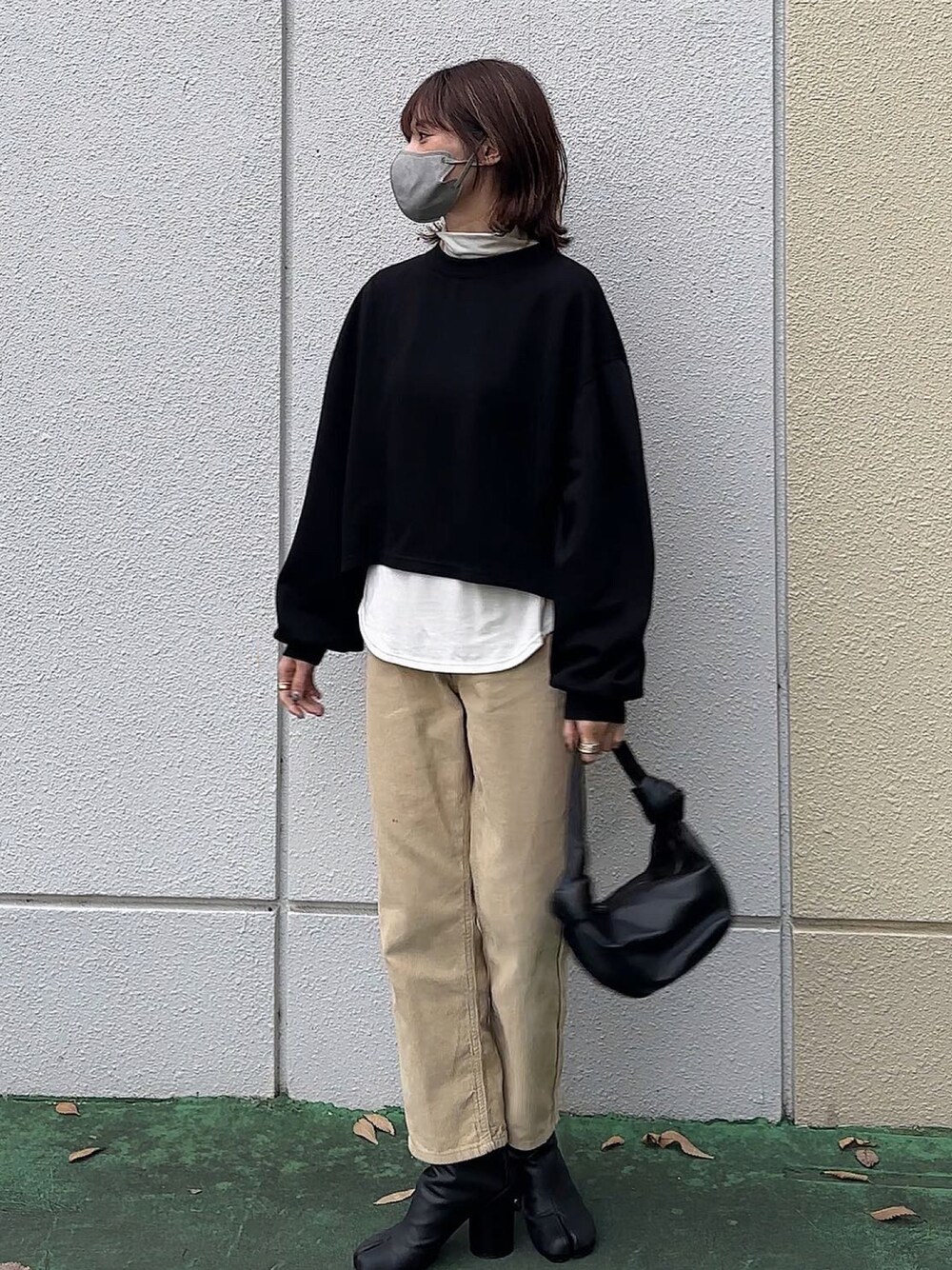 「お出かけコーデ、Eleberté、エレベルテ、yunco_de、153cm、低身長コーデ、低身長、クラネ」｜「CREO STOREの【Eleberte】ダンボールプルオーバー（Tシャツ/カットソー、ブラック系）」を使った、yunさん（レディース・153cm）の冬コーディネートの1枚目の写真
