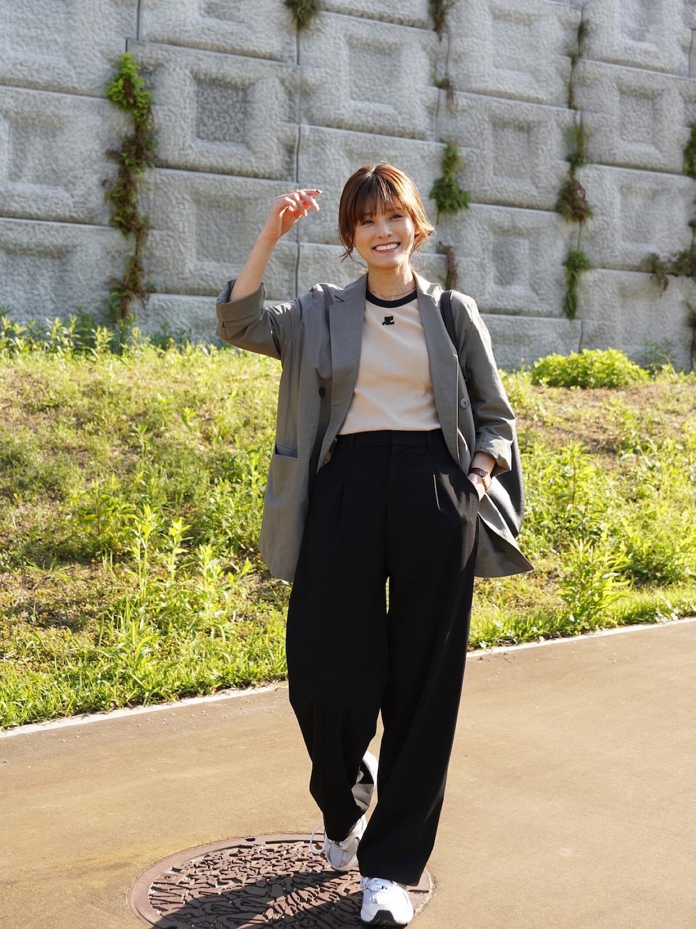 「春夏コーデ、クレージュ、courreges、The Row、大人かわいい、UNIQLO、New Balance、153cm、yunco_de」｜「courregesのアイテム（トップス、ベージュ系）」を使った、yunさん（レディース・153cm）の春コーディネートの1枚目の写真