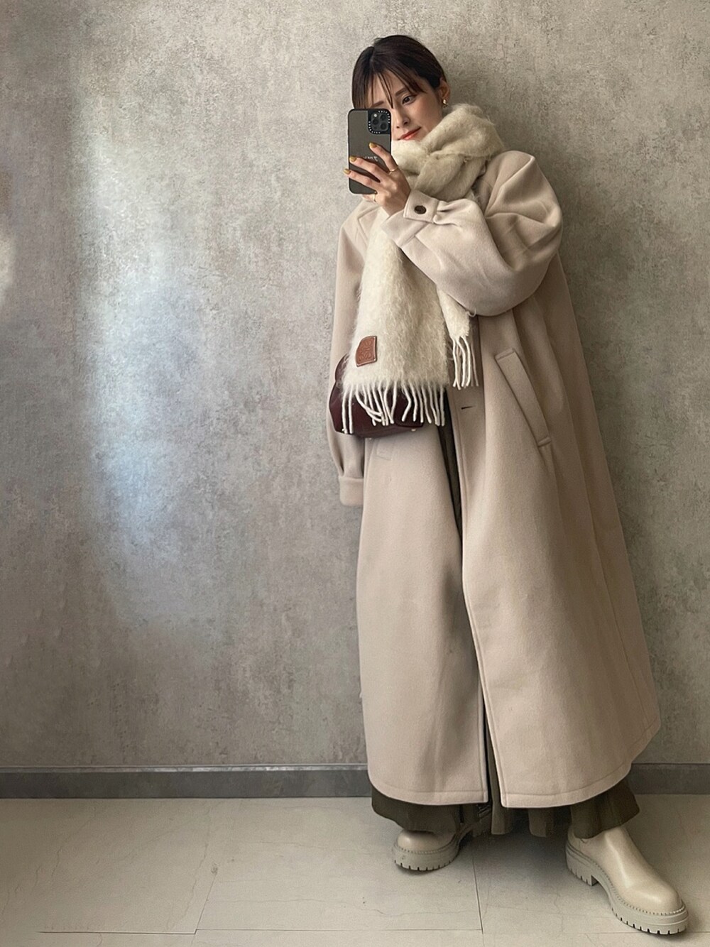 「休日スタイル、frames RAY CASSIN、ECRIRE✖︎yun、秋コーデ、ビッグシルエット、低身長コーデ、ロングコート」｜「frames RAY CASSINの【WEB限定】ボリュームスリーブロングコート（チェスターコート、ホワイト系）」を使った、yunさん（レディース・153cm）の秋コーディネートの1枚目の写真