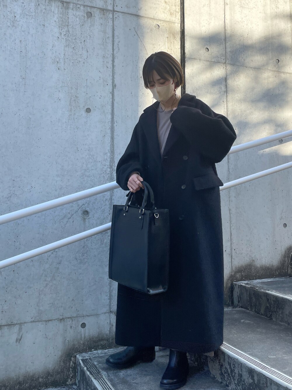 「オトナカジュアル、センスオブプレイス、ロングコート、クラネ、休日スタイル、冬コーデ、オフィスカジュアル」｜「SENSE OF PLACE by URBAN RESEARCHのA4フレームトートバッグ（トートバッグ、ブラック系）」を使った、yunさん（レディース・153cm）の冬コーディネートの1枚目の写真