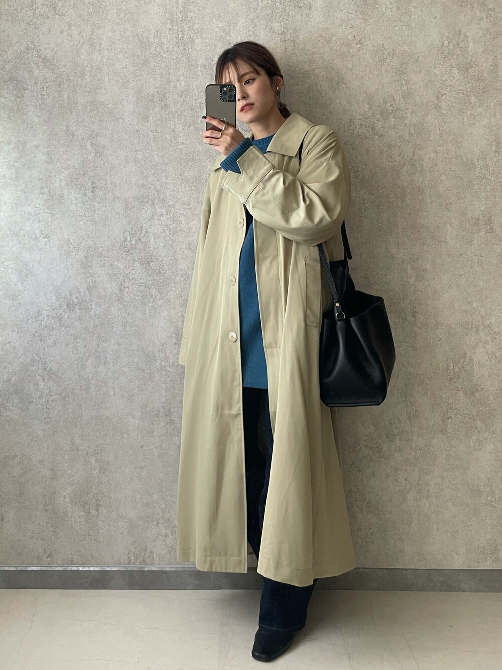 「だから秋服が好き、秋服、CLANE、ECRIRE✖︎yun、GRL、ショートブーツ、大人コーデ、低身長」｜「ECRIREの【yun_wearコラボ】エコレザーショートブルゾン＋フレアロングコートセット（ステンカラーコート、ホワイト系）」を使った、yunさん（レディース・153cm）の秋コーディネートの1枚目の写真