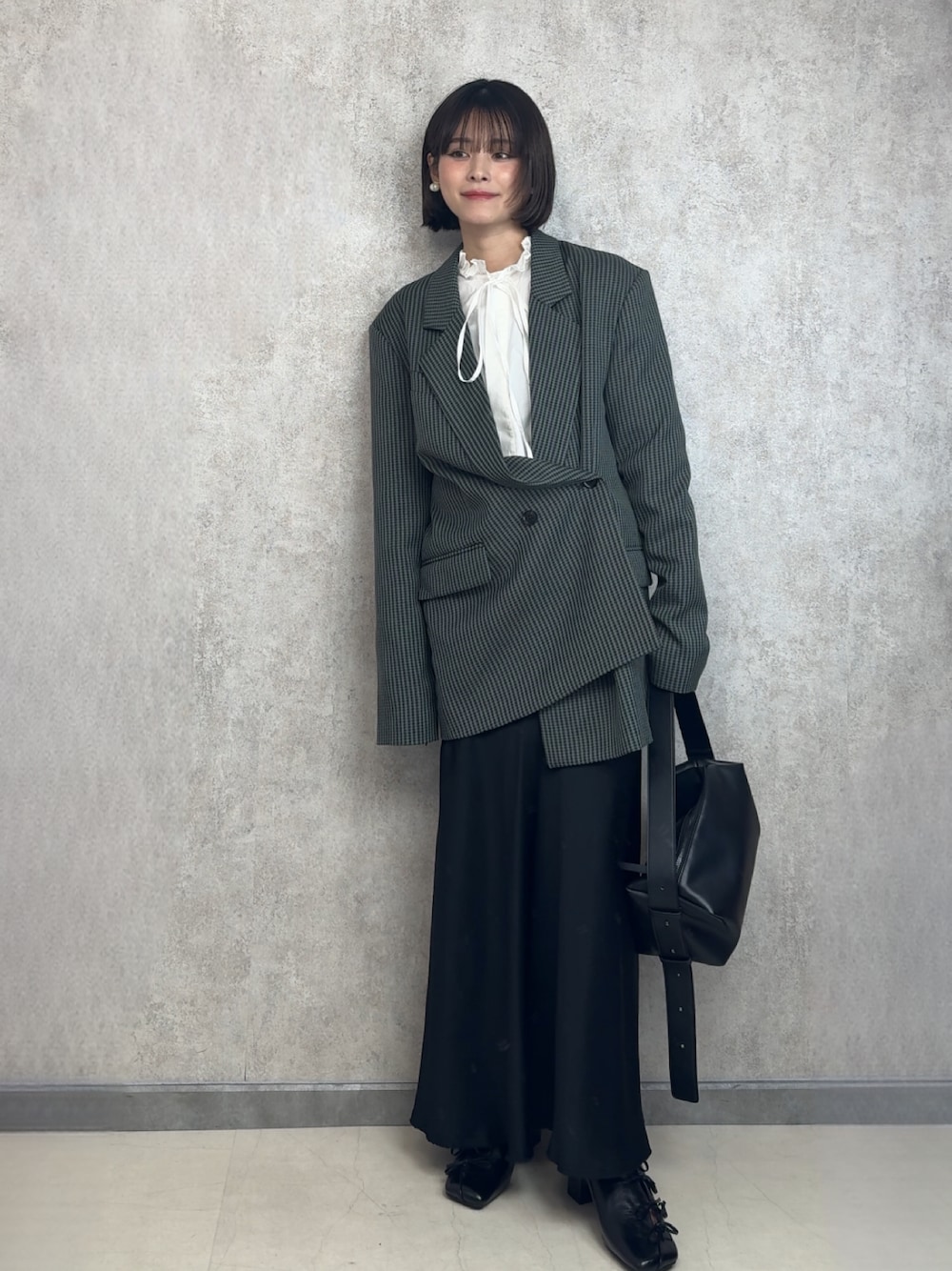 「yae、ジャケット」｜「yaeのAsymmetry check jacket / アシンメトリーチェックジャケット（テーラードジャケット、グレー系）」を使った、yunさん（レディース・153cm）の冬コーディネートの1枚目の写真