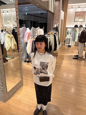 「LOWRYS FARM（ローリーズファーム）のストレッチサテンスカート　 290120（スカート、ブラック系）」を使った、こんさんさん（レディース・155cm）の春コーディネート