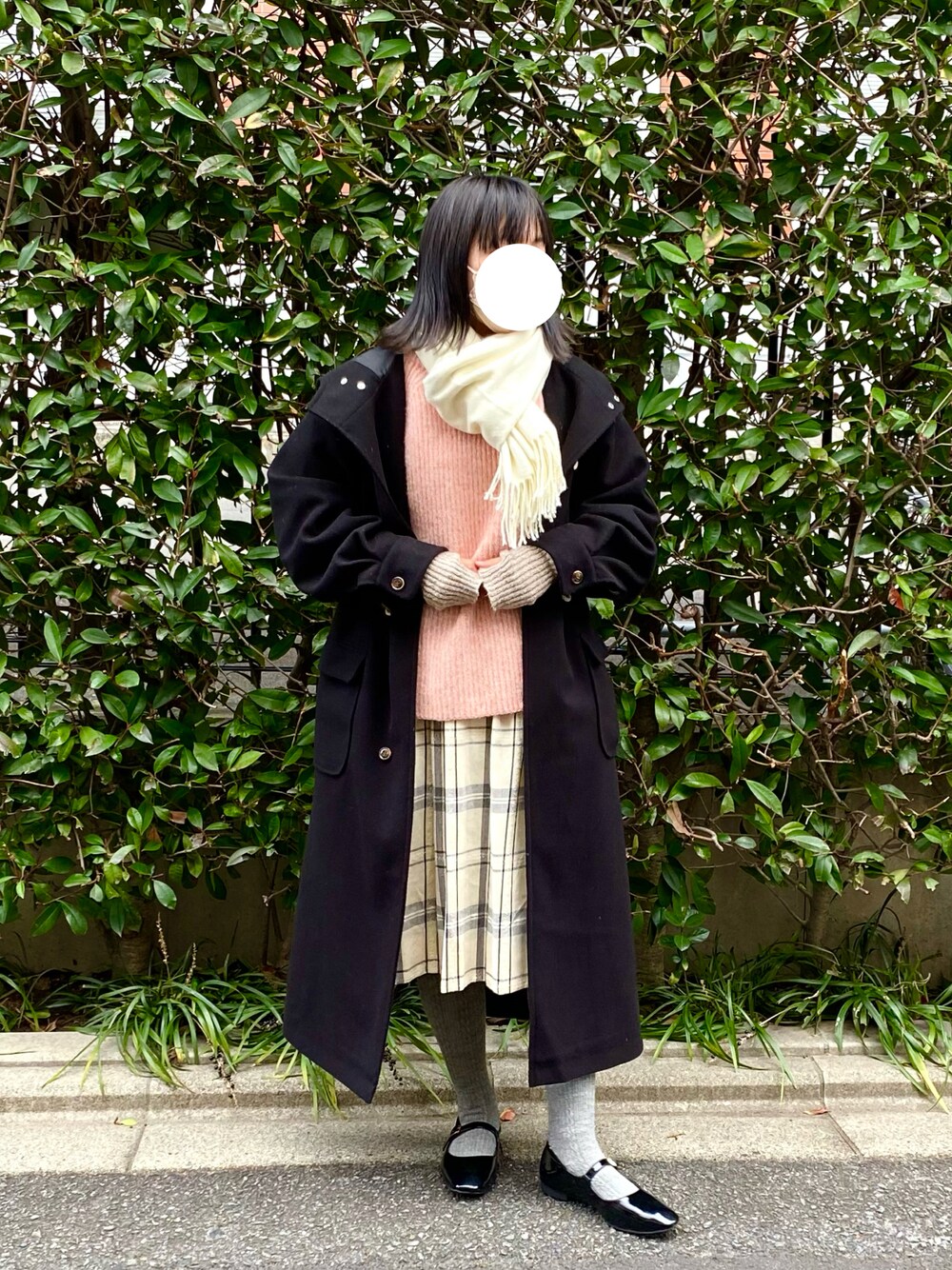 「おしゃれさんと繋がりたい、古着、古着MIX、ロングコート、ダッフルコート、ニット、チェックスカート、パンプス、バレエシューズ」｜「GLOBAL WORKのアイテム（ニット/セーター、ピンク系）」を使った、sayanoさん（レディース・158cm）の冬コーディネートの1枚目の写真