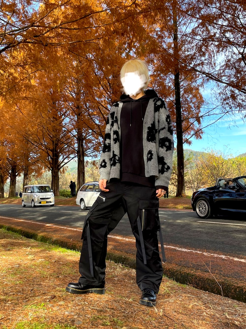 「メンズファッション、過去code、金髪」｜「HAREのZIPデザインカーゴパンツ(HARE)（カーゴパンツ、ブラック系）」を使った、えぬやんさん（メンズ・184cm）の春コーディネートの1枚目の写真