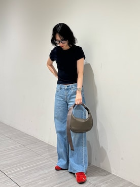 「アイテム（スニーカー）」を使った、AIさん（レディース・159cm）の秋コーディネート