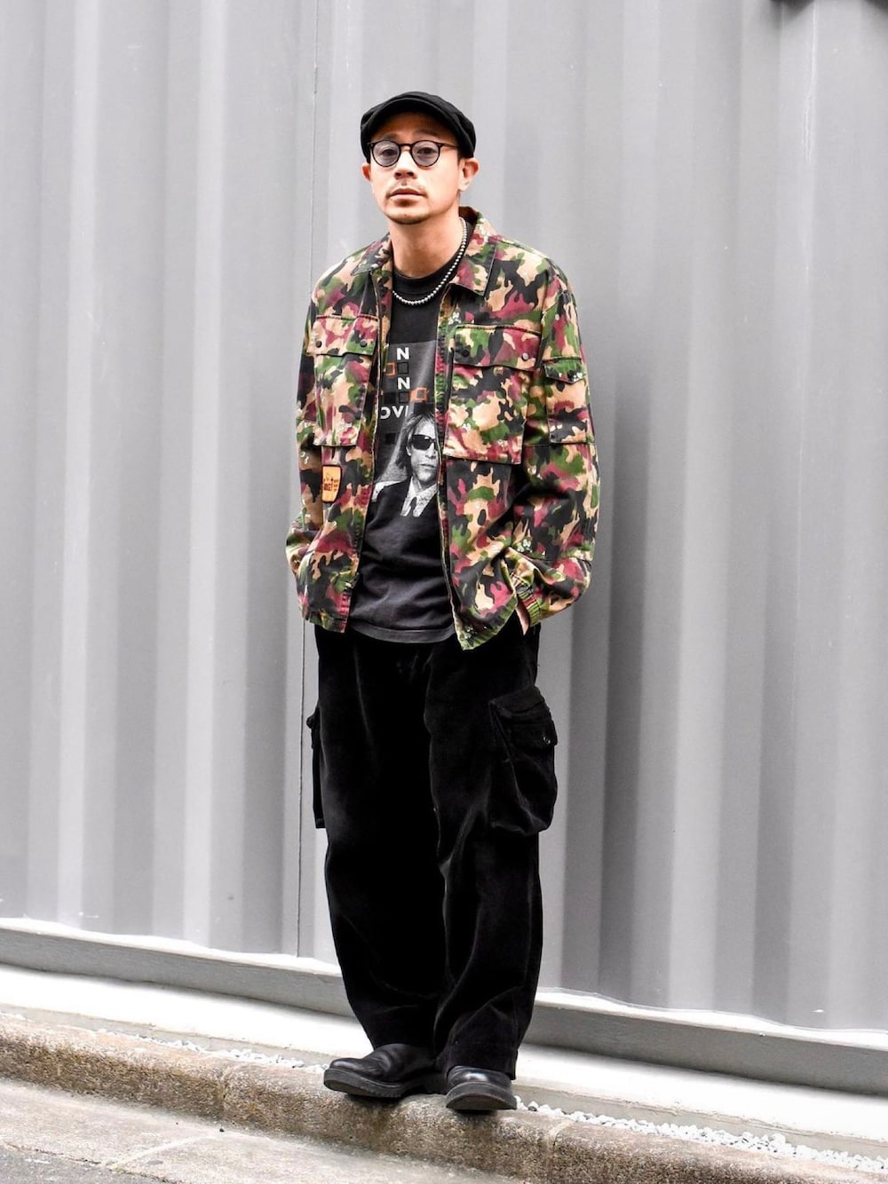 「古着MIX、カーゴパンツ、サングラス、ハンチング、ストリート、30代メンズファッション、ミリタリー」｜「Supreme のアイテム（ミリタリージャケット、グリーン系）」を使った、ICCHOさん（メンズ・170cm）の春コーディネートの1枚目の写真