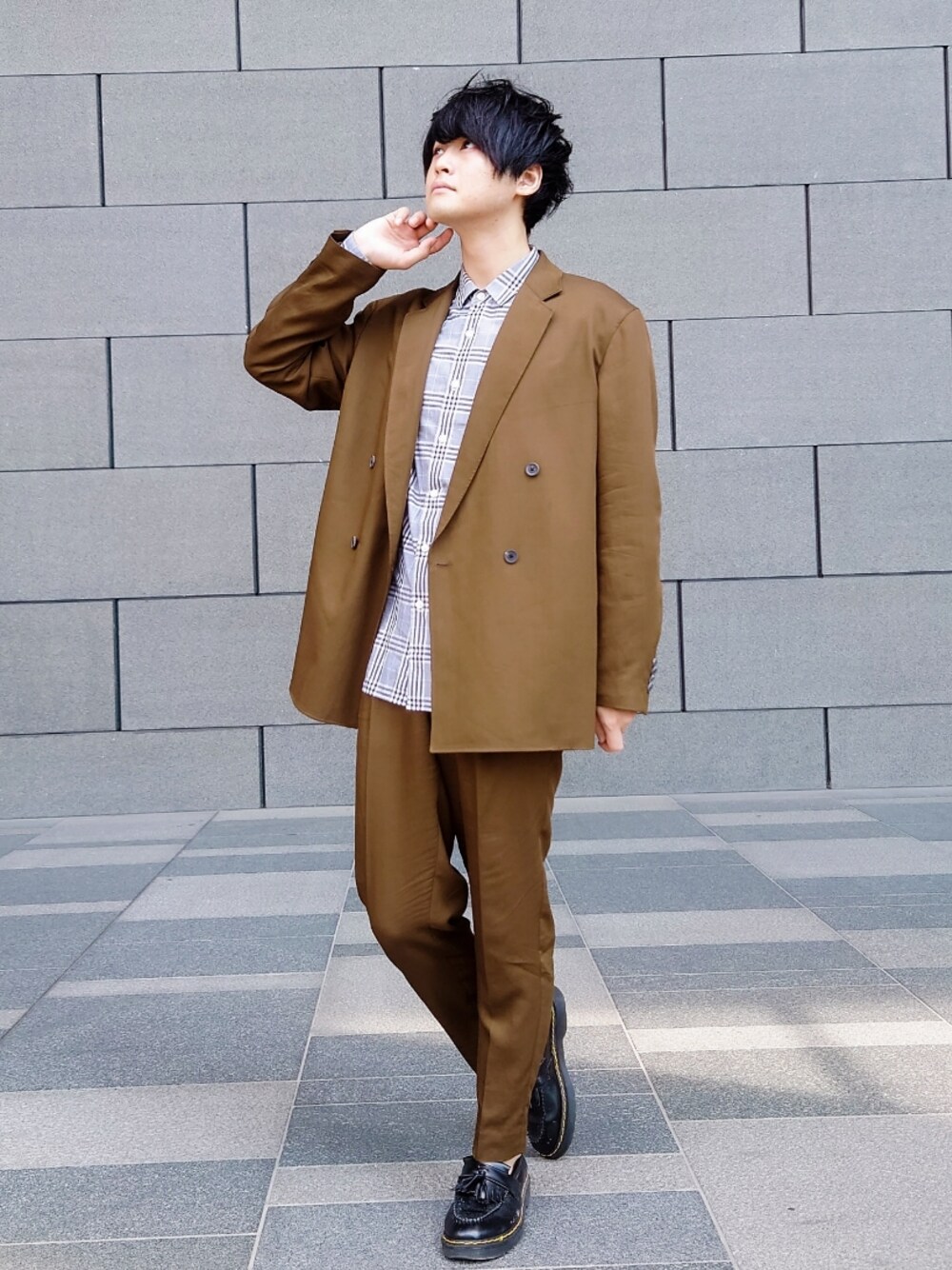 「シンプルスタイル、おしゃれさんと繋がりたい、休日スタイル、秋服、いいね、save、フォローお願いします🤑、スラックス、ブラウン、セットアップ、きれいめカジュアル、キレイめ、チェックシャツ、ローファー、ダブルジャケット」｜「UNITED TOKYOのパターンショートポイントシャツ（シャツ/ブラウス、グレー系）」を使った、りぃくんさん（メンズ・174cm）の秋コーディネートの1枚目の写真